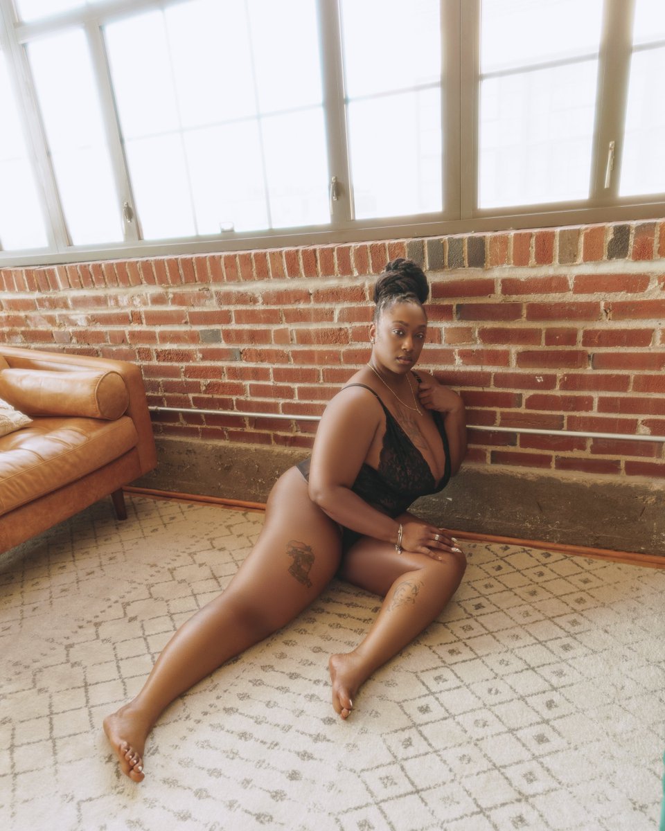 KACaptured's tweet photo. Godiva 🍫 
Model: @SoniaWorld_ https://t.co/RswwnXLmwC