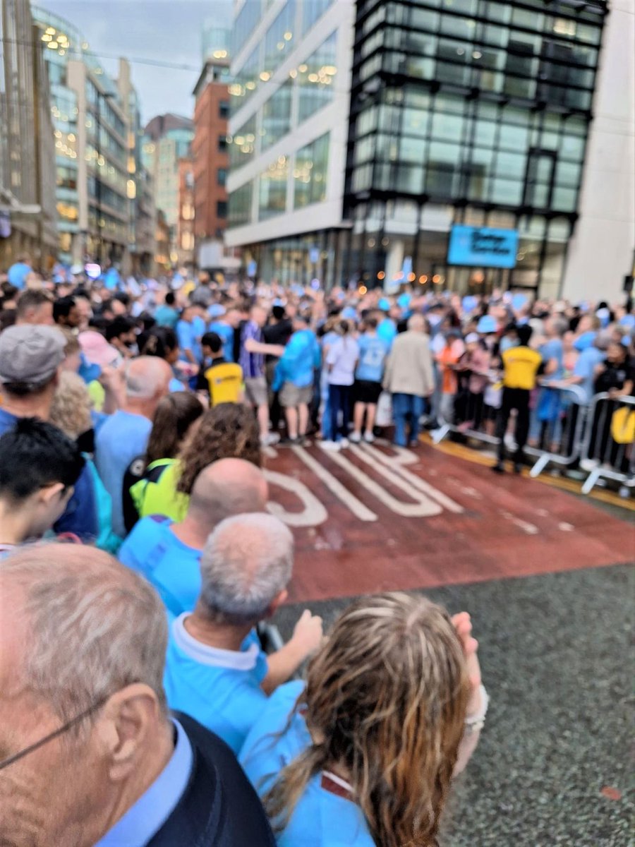 IOI President attends the bus parade of Manchester City FC with UK Parliamentary and Health Service Ombudsman, Rob Behrens CBE, on the occasion of his official visit to Manchester.