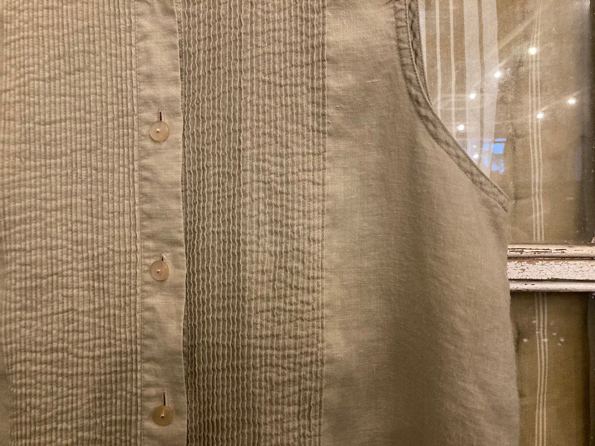 ・・・商品紹介・・・

レディース　ノースリーブシャツ

下北沢 古着屋
meadow by flamingo
