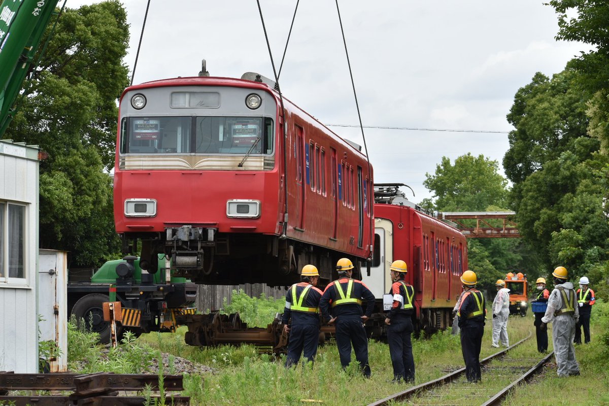 NNbH9VkRJxkmf0m's tweet photo. さようなら名鉄6052F.6008F
名電築港廃車解体 長い間の活躍ご苦労様でした。
#ありがとう6000系本線専用車
#6052F #6008F https://t.co/T71Ah0KP1E