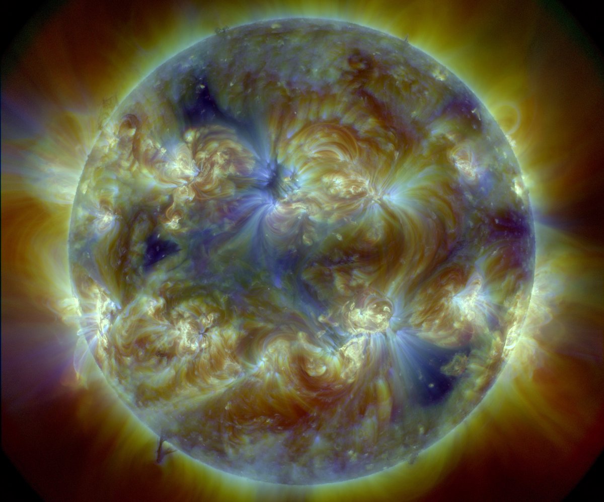 Guten Morgen zusammen - wie immer mit einem aktuellen Bild der Sonne via Satellit SDO, heute mal wieder mit mehreren Wellenlängen kombiniert.