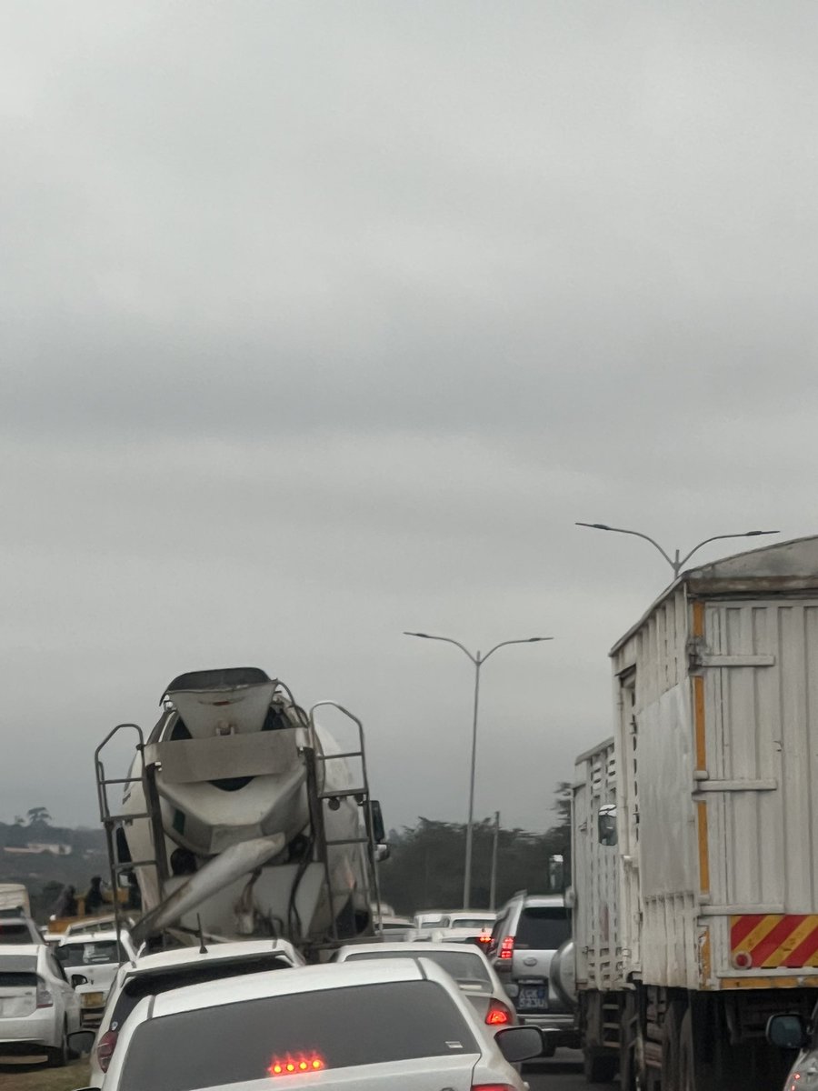 a3Route's tweet photo. 07:27 Gridlock! #Ma3Route https://t.co/YQzyfLQ3vr via @YussufIbra