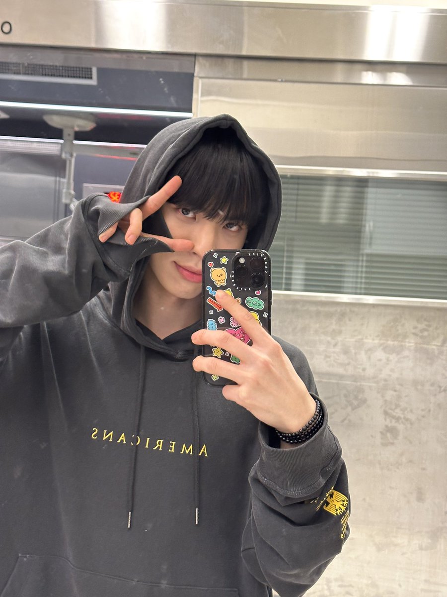 CIX_twt's tweet photo. 후드곤😎🖤

#CIX #FIX #BX #이병곤 #병곤 #평픽사💙 https://t.co/vliIwjEIzs