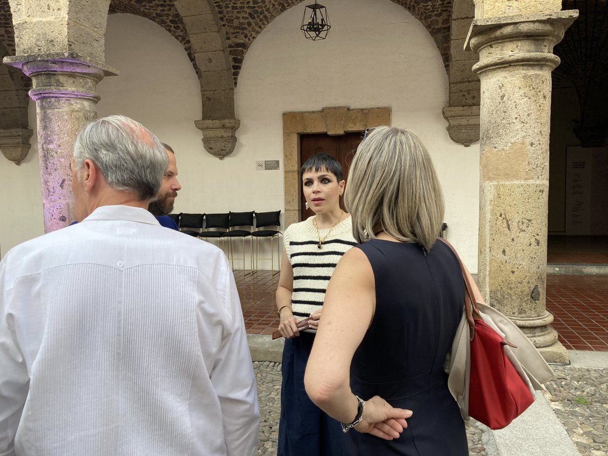 Agradecemos a Miriam Villaseñor, Directora Gral de Museos, Exposiciones y Galerías de Jalisco por este interesante encuentro con nuestra delegada general @sallard1 en el Museo Ex Convento Del Carmen, la cultura es un pilar de la relación entre #Québec y #Jalisco @CulturaJalisco