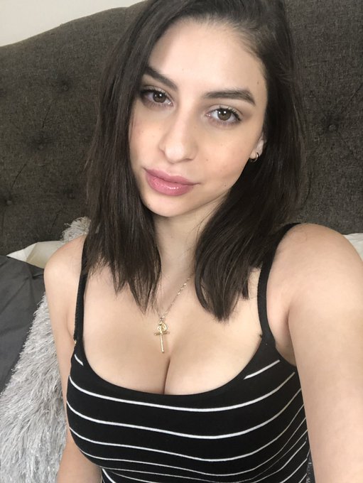 These pics are making me miss my short natural hair 😶 https://t.co/HgRuHcFjiB