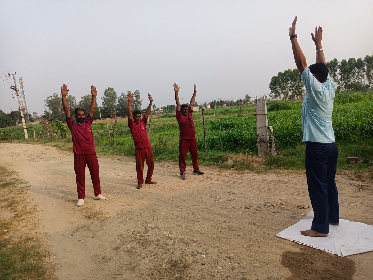 ChandpuriG's tweet photo. HP Gas celebrating International Yoga Day in true spirit. wish one and all on the occasion of #InternationDayofYoga. May the unison of mind, body and soul continue to fill your life with wellness and peace. @HPCL  @HPGAS @HpclHspr @NwzLpg @Dharmendra_1967 @sauravkaura99 https://t.co/hUZrjxxPJx