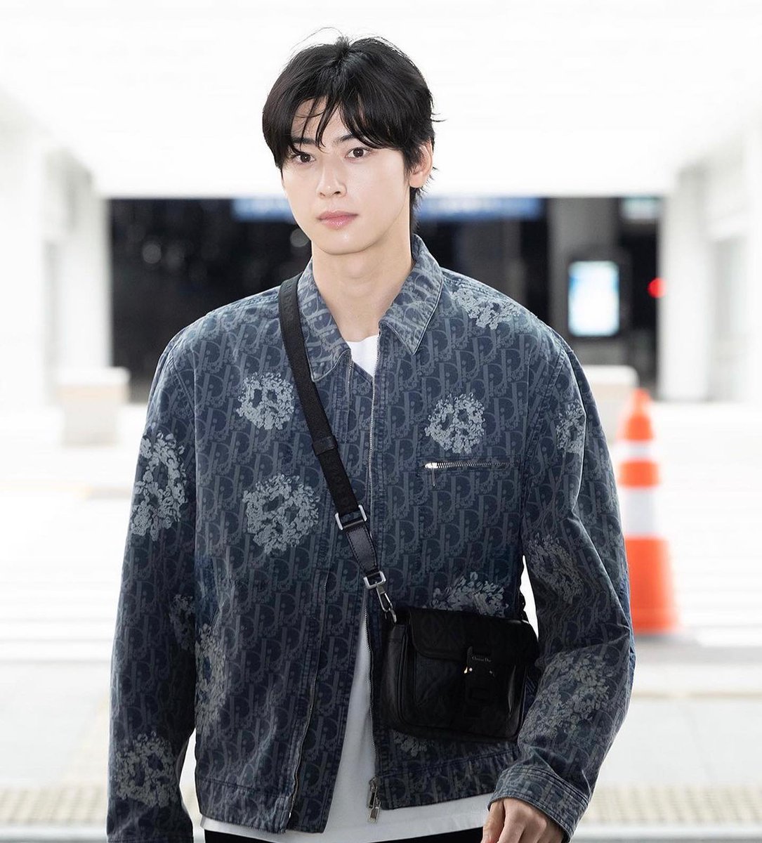 [PIC] ellesingapore Instagram

🤍🤍🤍

📎: instagram.com/p/CtvPMWFLxy4/…

Please Like, Comment and Share. Engagement📈

CHA EUNWOO AT DIOR PFW

#CHAEUNWOOxDIORHOMME #DiorSummer24 #DiorMenFall #Dior #CHAEUNWOO #ชาอึนอู