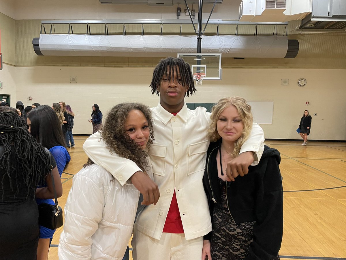 EPS_EvergreenMS's tweet photo. 8th Grade Celebration! Speeches and awards. Lots of enthusiasm and joy! #alwaysatimberwolf #movinguptohighschool @DrIanBSaltzman @EPS_Region2 @EverettSchools https://t.co/Ml59RI2Nwc