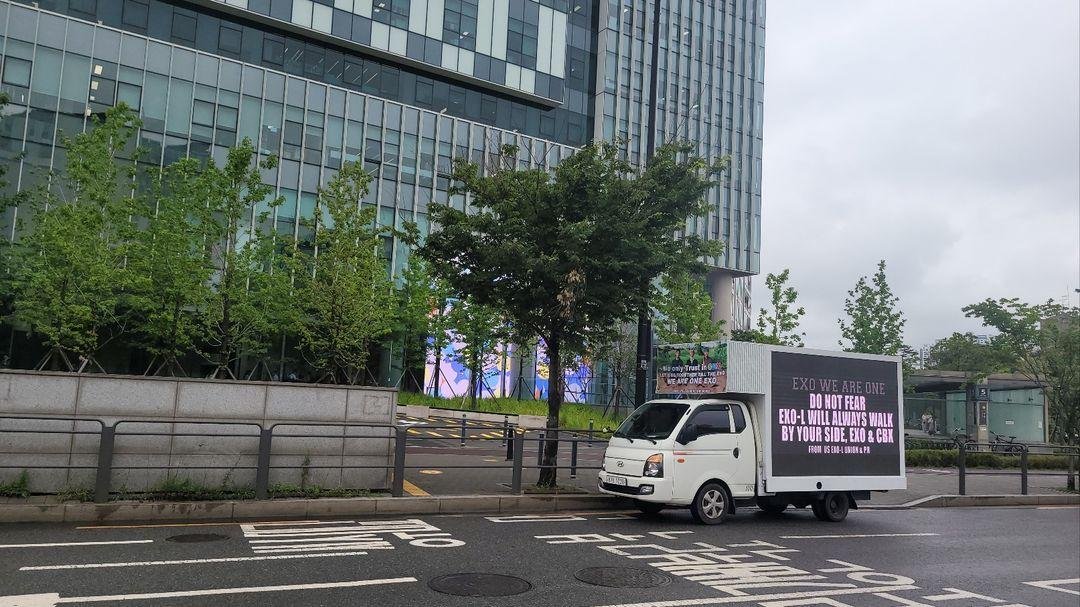 We, US EXOL UNION, sent a truck to support #EXO and #EXO_CBX. 

It says,
'EXO WE ARE ONE
DO NOT FEAR
EXOL WILL ALWAYS WALK
BY YOUR SIDE, EXO & CBX
FROM US EXOL UNION & P.R'

Our support truck is currently standing before #SMEnt building! Plz take a picture with it and post it on…