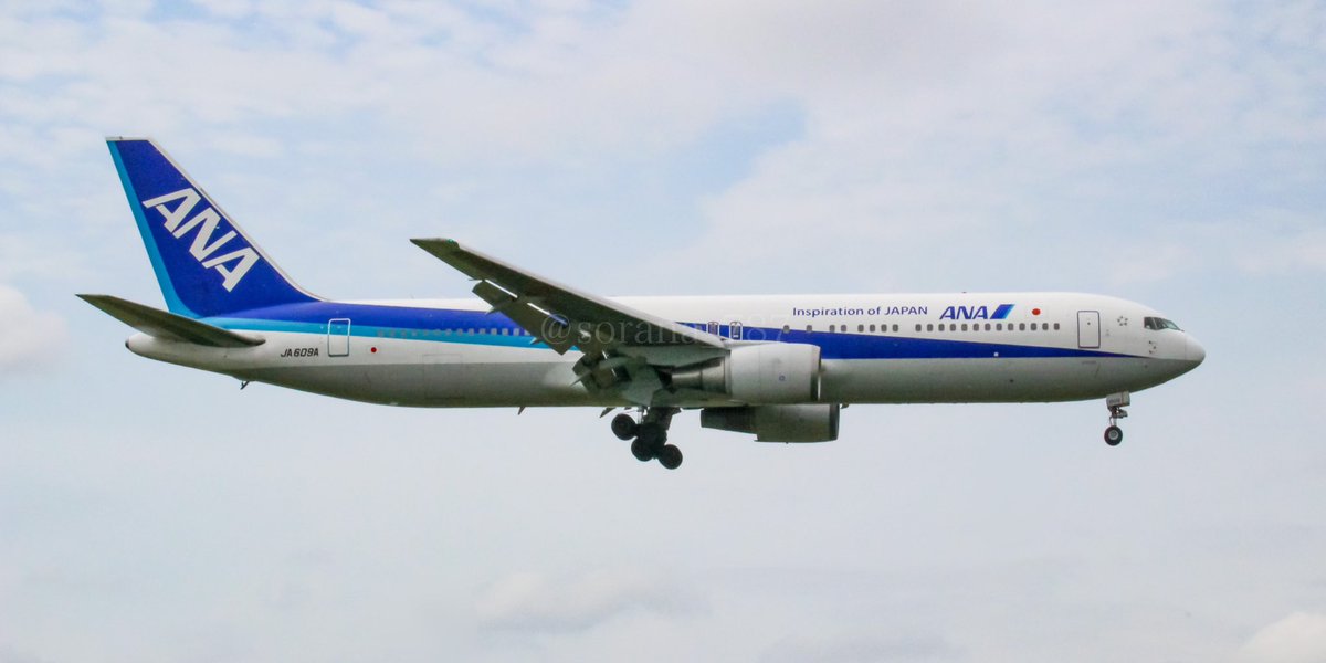 Boeing 767 40th Anniversary🎊
flying the 767 since 1983.

ANA #ボーイング767 
就航40周年おめでとうございます🎉
私のネイルも40周年でお祝い✈️🩵💙

@ANA_travel_info 
@FlyANA_official