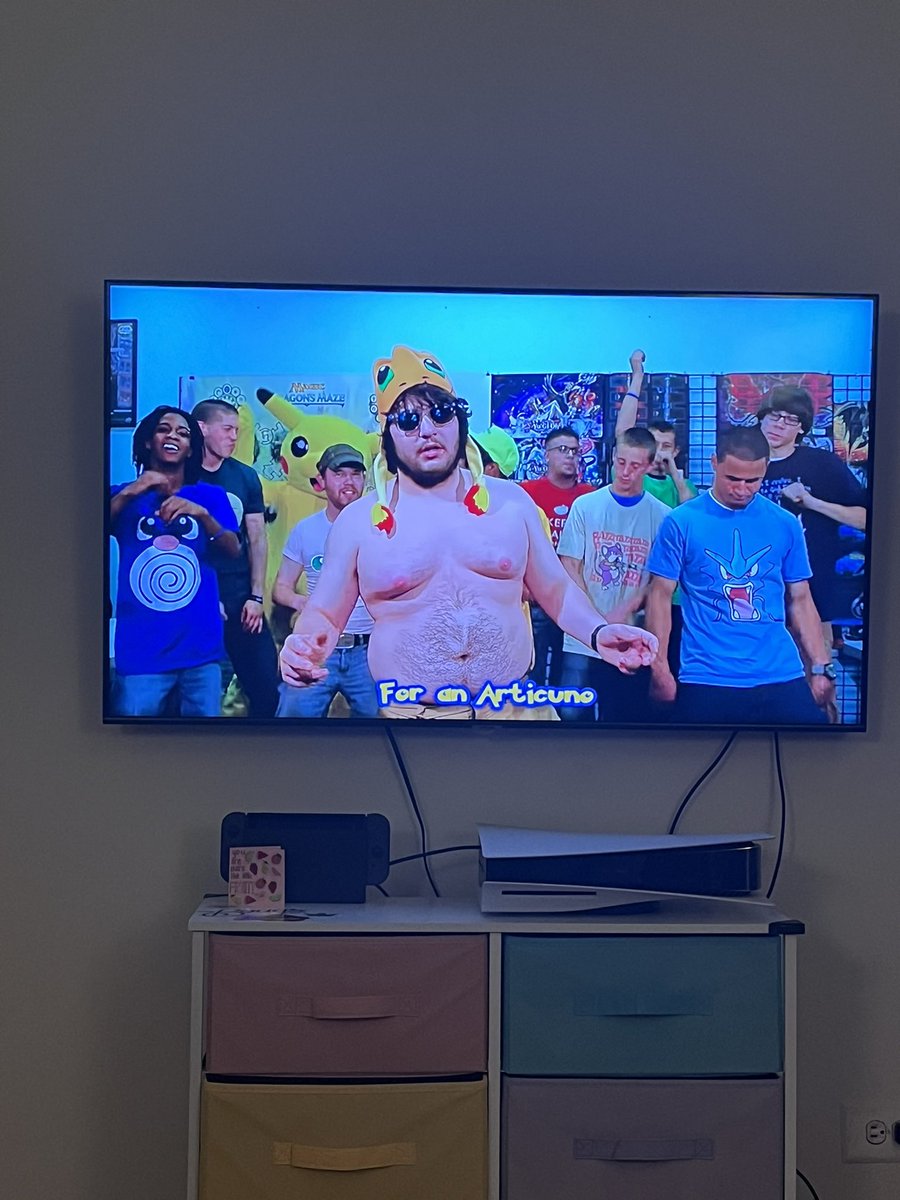 Squatchjohnson's tweet photo. Why am i gender envious of shuetube rn https://t.co/CZgDnnN5m1