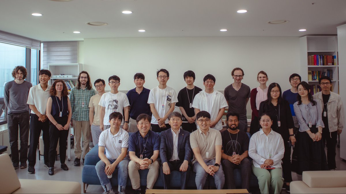 On June 21, 2023, President Do Young Noh of IBS paid a visit to the Discrete Mathematics Group (DIMAG) and the Extremal Combinatorics and Probability Group (ECOPRO), engaging in discussions with members of both groups.
dimag.ibs.re.kr/2023/ibs-presi…