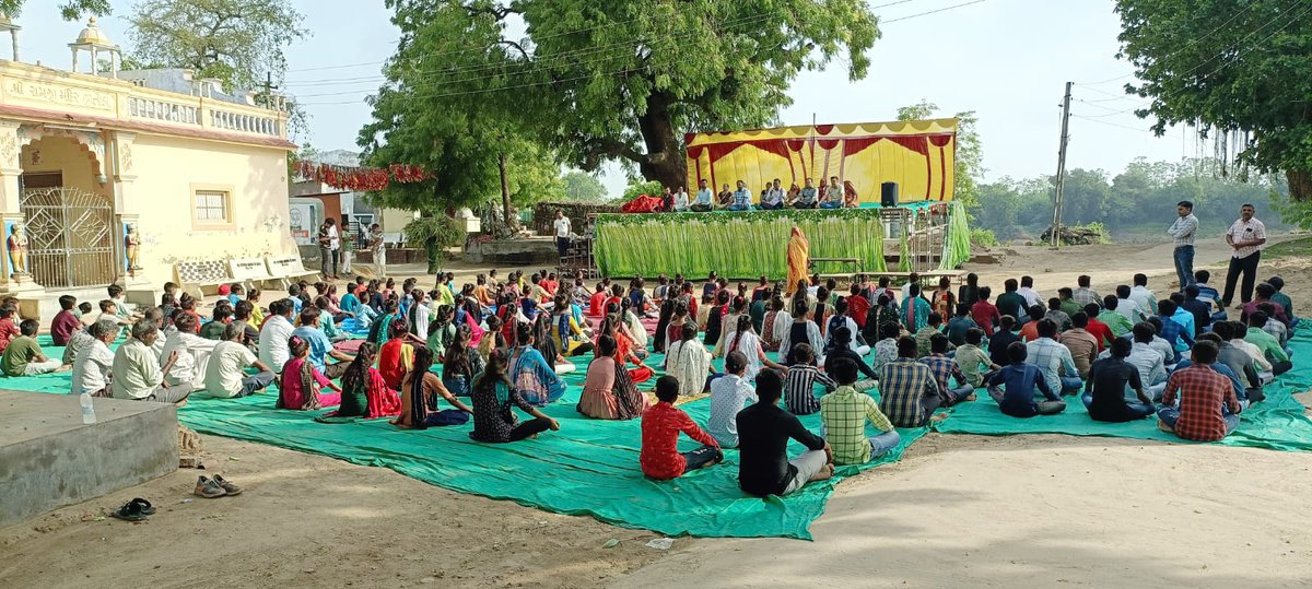 VBGRamG_Patan's tweet photo. આજ રોજ પાટણ જિલ્લા માં "વિશ્વ યોગ દિવસ" ની ઉજવણી નિર્માણ પામેલ તમામ અમૃત સરોવર પર કરવામાં આવેલ છે. તમામ યુઝર ગ્રુપો દ્વારા આજ ના દિવસ ની ઉજવણી યોગ શિબિર ના સ્વરૂપે કરેલ છે @PradipSinhRathd 
@DDO_PATAN 
@MGNREGAGujarat 
@DrdaPatan 
@MoJSDoWRRDGR 
@AmritMahotsav 
@MoRD_GoI https://t.co/MwIHYzVRME