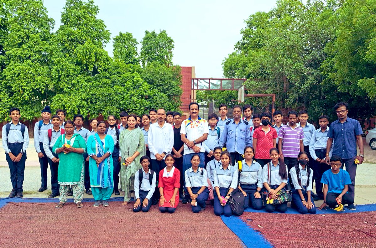 marg_sose's tweet photo. 9th annual #InternationalYogaDay 2023 is celebrated @marg_sose &amp; @Rpvvrajniwas121 #Yoga for Vasudhaiva Kutumbakam’ 'One Earth, One Family, and One Future’ 
@dilli_shiksha @Dir_Education @AtishiAAP @EduMinOfIndia @UN @PbpandeyB https://t.co/WP0FwnhtQ9