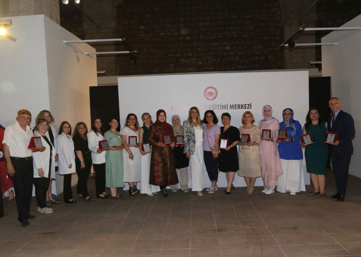 kadikoyhem's tweet photo. “Kalıba Sığmayan Desenler” defilemiz Mimar Sinan Güzel Sanatlar Üniversitesi, Kültür Sanat Merkezi’n de başarıyla gerçekleştirildi.@tcmeb  @mebhbogm   @istanbulilmem  @IstmemHBO @ist_arge @hbfettahoglu @memleventyazici https://t.co/BKo4EIgZex