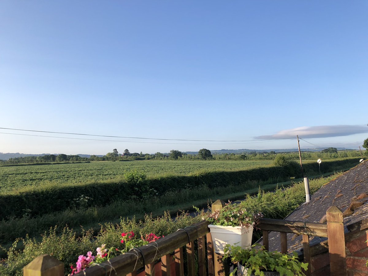 Heather_GKey's tweet image. Amongst other things, today I shall mostly be flying. What a beautiful day to be up there!