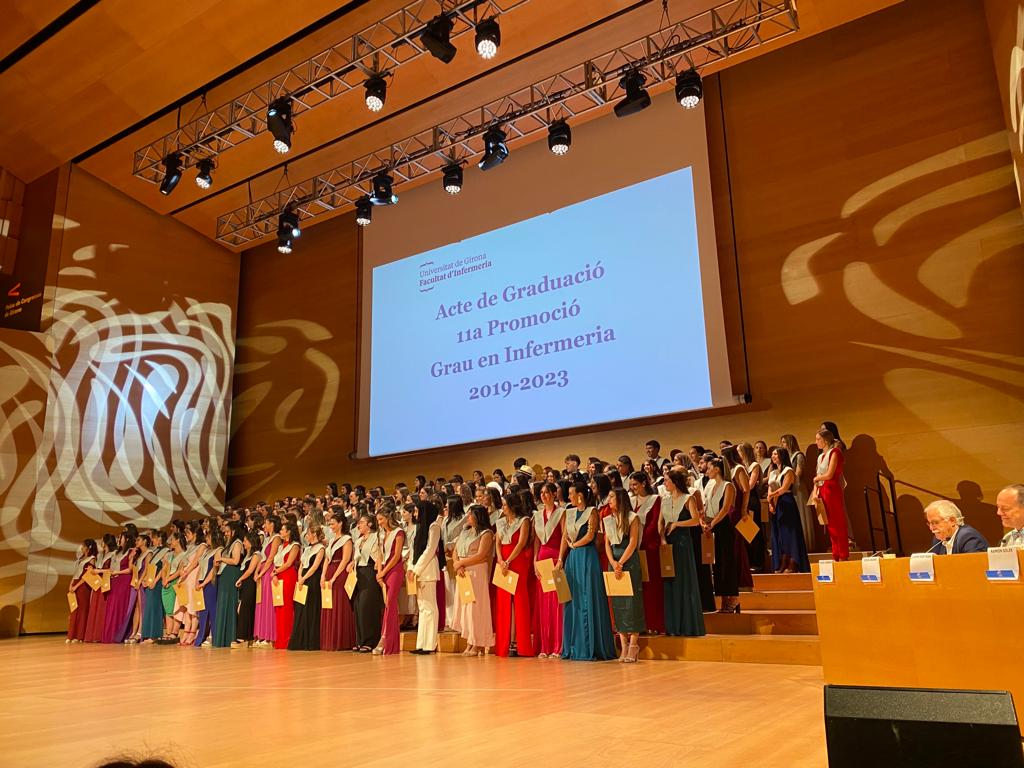 UdGInfermeria's tweet photo. Ahir a la tarda vam celebrar l'Acte de Graduació de la 11a Promoció del Grau d'Infermeria 2019-2023, en la que es graduen 136 infermeres i infermers.

Us felicitem i us desitgem moltíssima sort en aquesta nova etapa! https://t.co/nIStiw3a1v