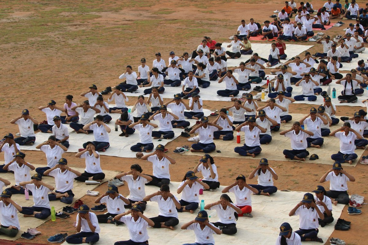 SWComd_IA's tweet image. &apos;शीलम्-परम-भूषणम्&apos;

#RMSDholpur,celebrated #InternationalYogaDay2023. 600 NCC cadets &amp;amp; staff from CATC 2023 of 6 Raj (I) @HQ_DG_NCC Coy, Bharatpur participated.Cadets learnt yoga asanas &amp;amp; plegled to incorporate healthy lifestyle.#AWES
#YogaforVasudhaivaKutumbakam
@adgpi
@moayush