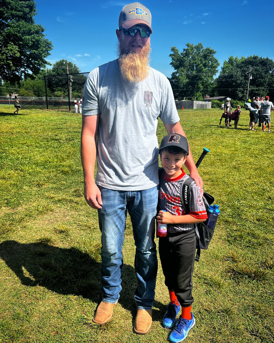 Dalen with one of his hero’s! He wears #34 for Uncle CoCo <a href="/ColeWalden13/">Cole Walden</a> ⚾️⚾️⚾️