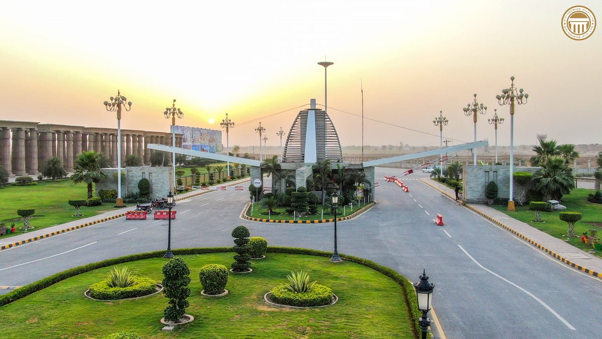 Amna Hussain tweet media