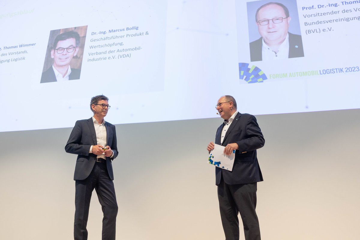 VDA_online's tweet photo. Und los geht's! @Wimmer_Thomas und VDA-Geschäftsführer Marcus Bollig eröffnen das Forum Automobillogistik 2023. Unter dem Motto "Logistik im Wandel: Ready to transform" gibt die Branche spannende Einblicke und präsentiert innovative Lösungsansätze. @BVLoffice @SchaefflerDE #FAL23 https://t.co/PNsIBxAtjA
