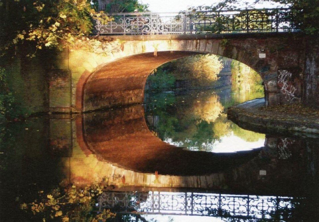 Happy Solstice to everyone - who stayed up for the sunrise? Blessings to all of you 🌱💚🌱

@CanalRiverTrust #regentscanal #bonnersbridge #victoriapark #bethnalgreen #TowerHamlets #SummerSolstice #lifeafloat 

Photo credit: Sally Hone