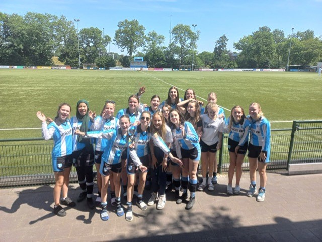 Na de afsluitende derde fase van de competitie stonden er nog drie toernooien op het programma. Op 3 juni werd deelgenomen aan het ‘Made for Moments’ Meidentoernooi bij Delta Sports. Op een warme zaterdagmiddag moest het team met invallers Jildou (

fcdriebergen.nl/de-boeiende-vo…
