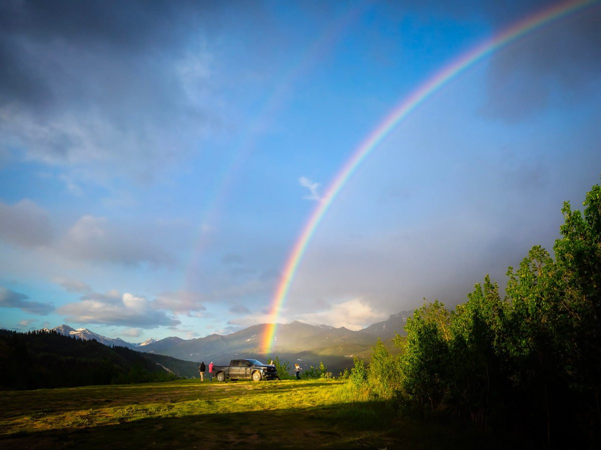 DenaliPhotoTour's tweet photo. Happy Summer Solstice ☀️! Who's up for chasing sunset colors on the longest day of the year? From sunrise to sunset, rainbows to alpenglow, there are so many colors to capture. 
#LightWranglers #discoverdenali https://t.co/9ImnAosFzE