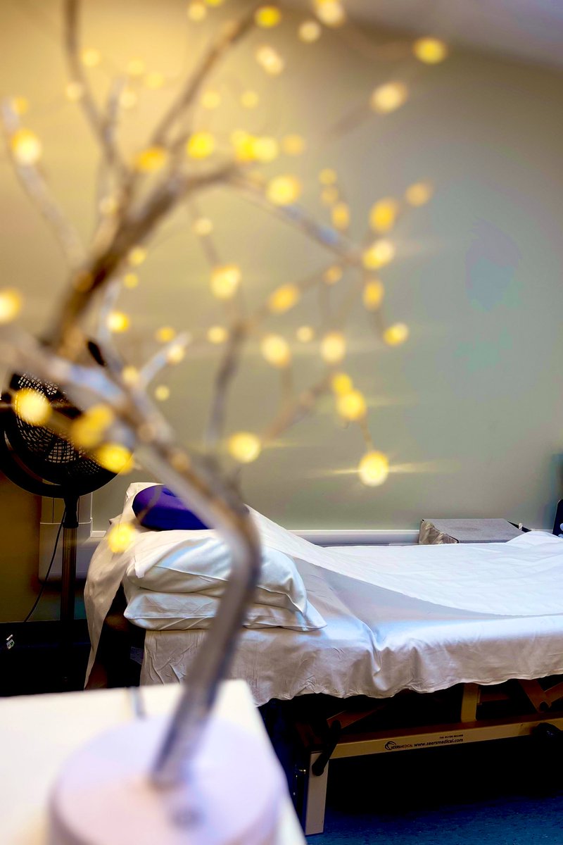 Today is complementary therapy day- our new specialist cancer massage therapist Dan has now started. 

More info here @CWCancerSupport 

Our patients are very much enjoying the pampering experience ☯️ #chelwest #cancersupport #massage