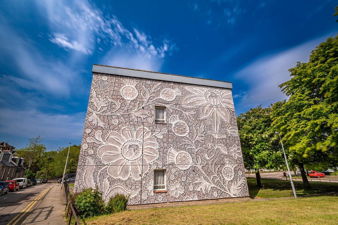 #Streetart by #NeSpoon @ #Aberdeen, UK, for #NuartAberdeen 
More info at: barbarapicci.com/2023/06/21/str…
 #streetartAberdeen #knitting #streetartuk #ukstreetart #nuart #nuartfestival #arteurbana #urbanart #murals #muralism #contemporaryart #artecontemporanea