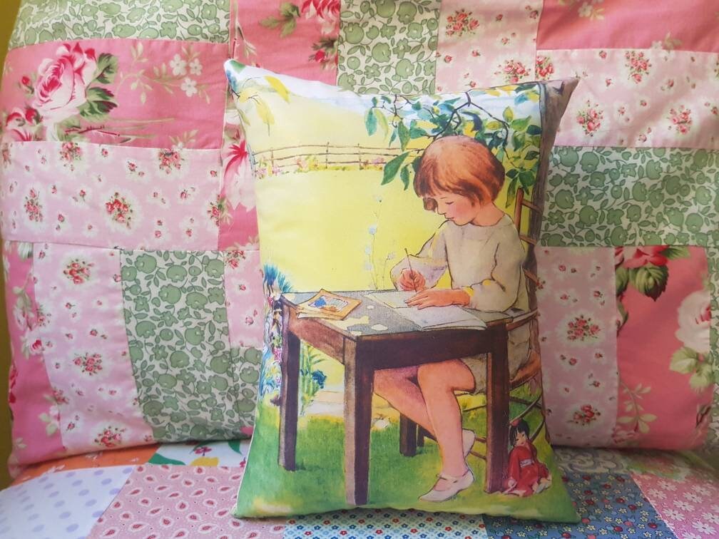 Morning #elevenseshour  - this is my latest cushion  called 'my story' and perfect for anyone who loves vintage illustrations! 
Now available in my Etsy shop 
etsy.com/listing/611386…