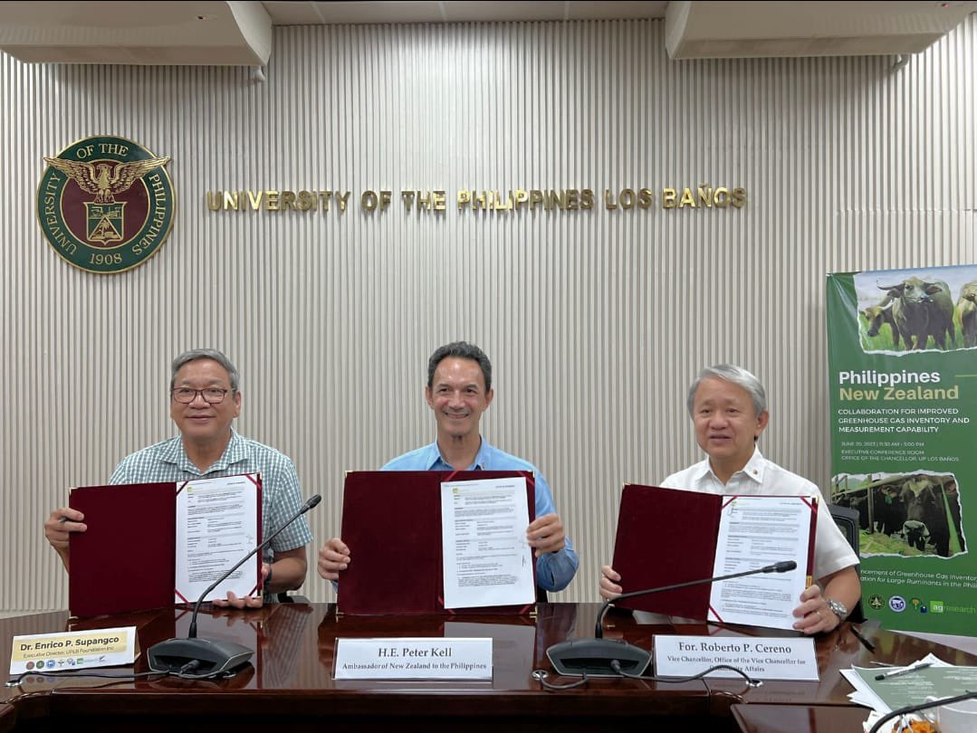 PeterKellNZ's tweet photo. Delighted to launch 🇳🇿 @mfatnz @mpi_nz investment to Climate Smart Agriculture with @nzagrc @ghg_uplb @uplosbanos #pcc! Thrilled to support the enhancement of #ghg inventories for 🇵🇭🐄🐃cattle and buffalo! @bongbongmarcos @denrofficial @cccphl @psagovph https://t.co/rInMhL5KrJ