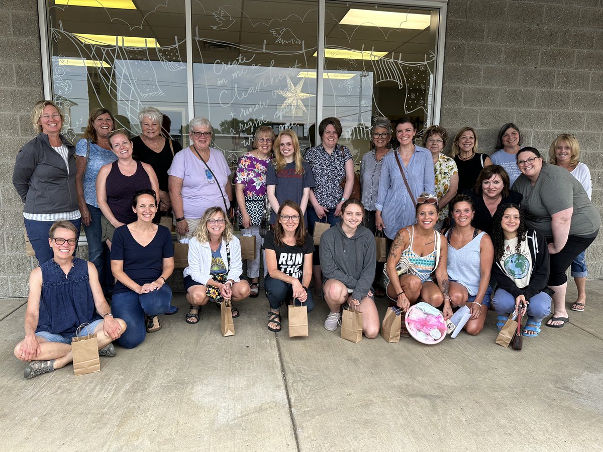 We had such a great turnout for last night’s Treat Your Tootsies class! See you at next month’s Wildcrafting Herbs & Weeds Class on July 11th!

#hisdaughtershop #middlefieldohio #shoplocal #visitgeaugacounty #essentialoils #naturalfootcare
