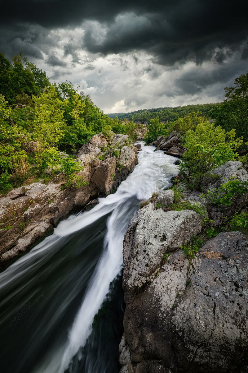 It’s #HumpDay again! Share your #water shots for  #WetWednesday!
Here’s another #longexposure shot from #GreatFalls on the #Maryland side. So many cool compositions here. Def need to go back and shoot this again!
#rapids #rushingwater #dramatic