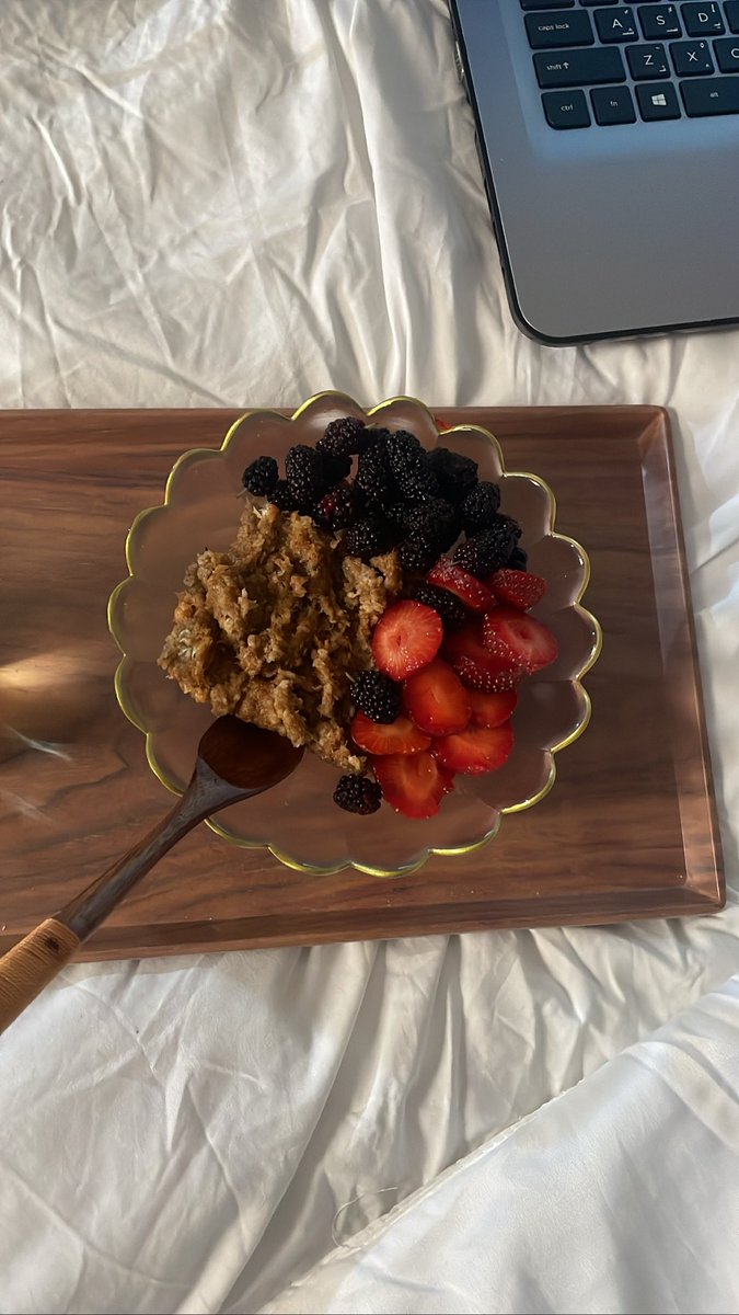 Dt_nai's tweet photo. ملكة الأكل الصحي 🦦🍓 https://t.co/qAYvDXAScH