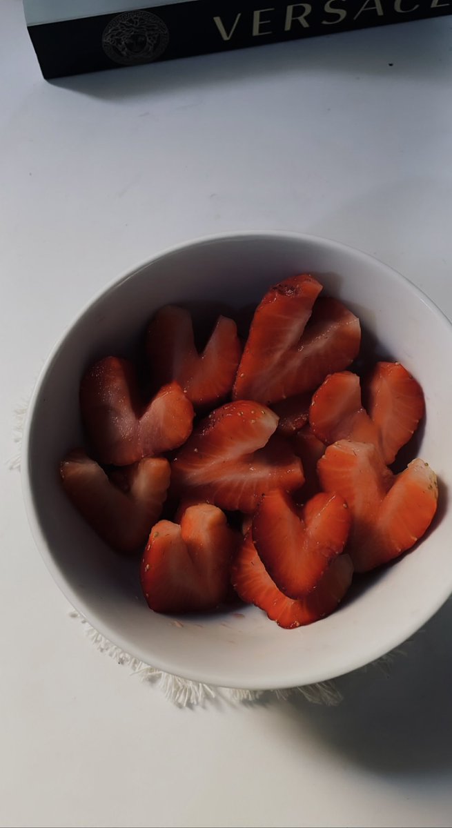 Dt_nai's tweet photo. ملكة الأكل الصحي 🦦🍓 https://t.co/qAYvDXAScH