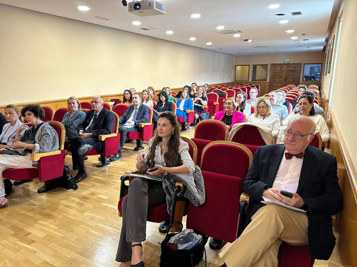 fiscal_es's tweet photo. Hoy ha comenzado la Escuela de Verano del Ministerio Fiscal, que se celebra en el Pazo de Mariñán (A Coruña) hasta el 23 de junio.

➡️ Inaugurada por el Fiscal de Sala Jefe de lo Penal, Fidel Cadena, y el Teniente Fiscal de la Secretaría Técnica de la FGE, Diego Villafañe. https://t.co/aJ319cz2dO