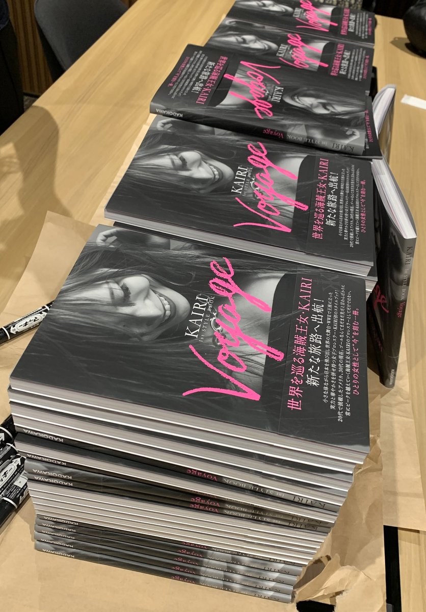 愛を込めてサイン書き書きしました🥰🖋 #KADOKAWA #KAIRIVoyage