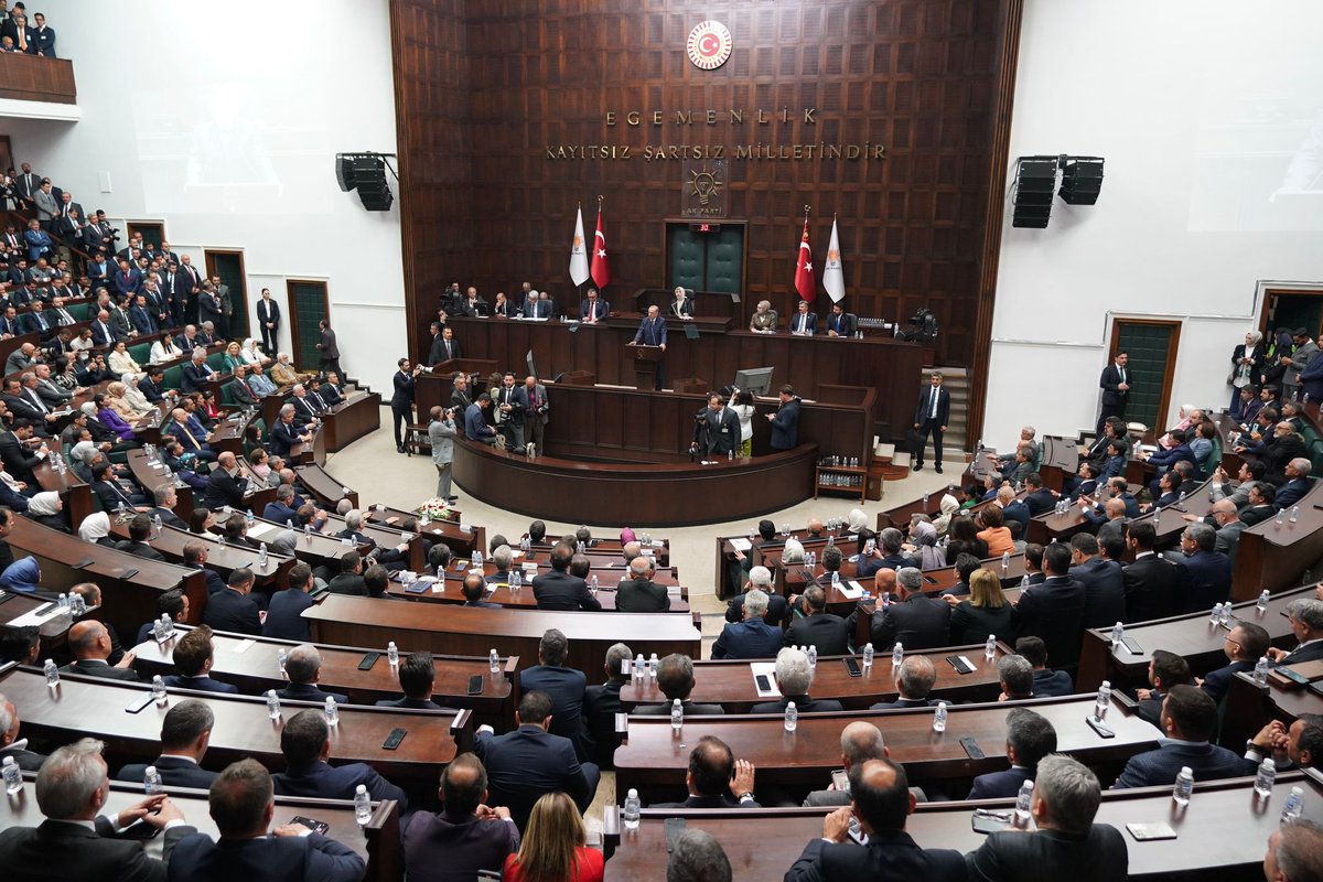 Yusuf__Tekin's tweet photo. Sn. Cumhurbaşkanımızın liderliğinde, 28. Yasama Döneminin ilk grup toplantısı…. Allah hayırlı hizmetlere vesile kılsın. https://t.co/apjgaEdQbJ