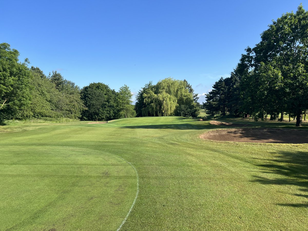 Another gorgeous day here in Sandal. Early 9 holes watching the <a href="/WakefieldGCGre1/">WakefieldGC-Greens</a> staff carrying out synchronised mowing! Great work guys, we’re very appreciative. 👏 👏 Course is fantastic!!!