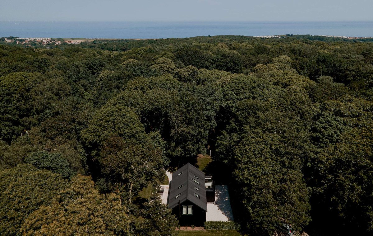 We are delighted to introduce a beautiful new client, Blackwood , a unique woodland retreat moments from the beach on the North Norfolk coast. Nestled in its own stunning grounds, it's  a short meander to the beach in an area of outstanding natural beauty massey.co.uk/client-news/ne…