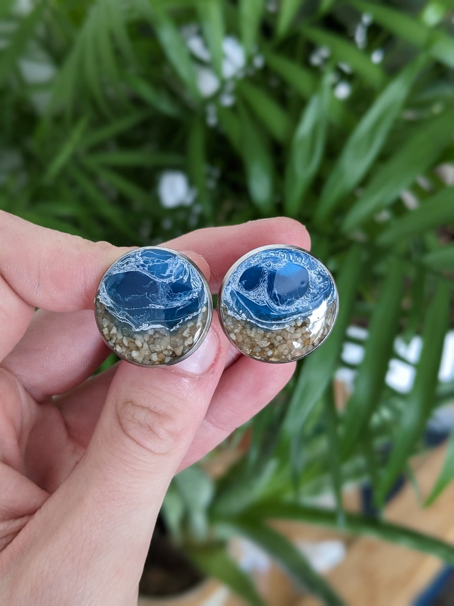 Have you seen my cufflinks #elevenseshour? 🌊