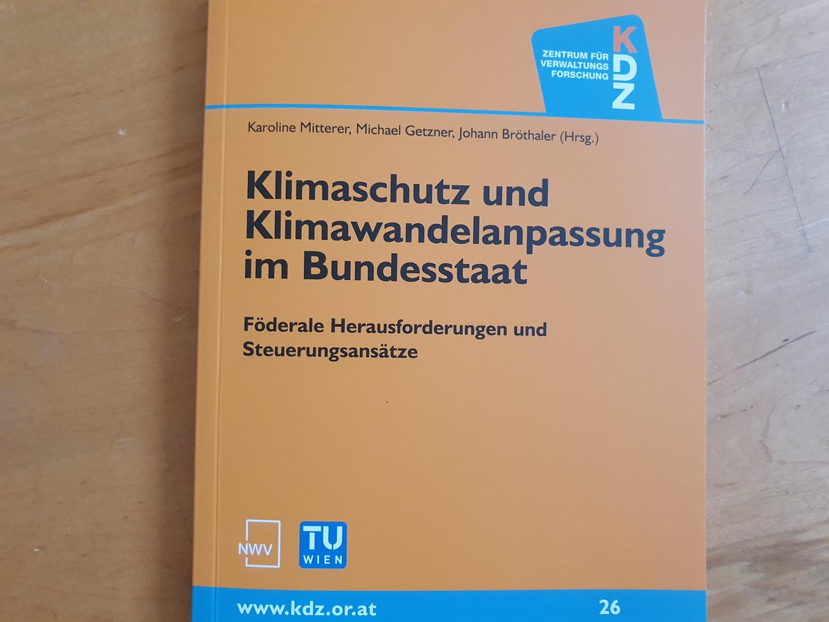 Unser Sammelband "#Klimaschutz und #Klimwandelanpassung im Bundesstaat" ist da! 
Die zentrale Frage: Wie schaffen wir es, Klimaschutz und Klimawandelanpassung systematisch und verbindlich in Mehr-Ebenen-Steuerung und Finanzausgleich zu integrieren?
<a href="/KDZ_Austria/">KDZ</a> @GetznerM 
1/9