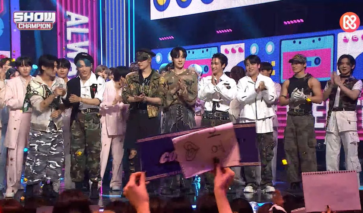 ATEEZUD's tweet photo. [🎉] BOUNCY 2nd Win (SHOW CHAMPION) ❤️‍🔥
Congratulations ATEEZ and ATINY!

BOUNCY SECOND WIN
#BOUNCY2ndWin #ATEEZ15thWin #OUTLAW #ATEEZ_BOUNCY #에이티즈 #ATEEZ @ATEEZofficial https://t.co/AhE4UjyAGx