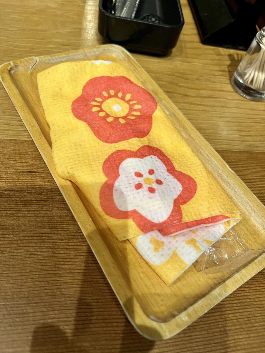 京都
飲食店に入ったら客が欧米団体様しかいない。ロンリー日本人客

紙おしぼりがオシャレだ