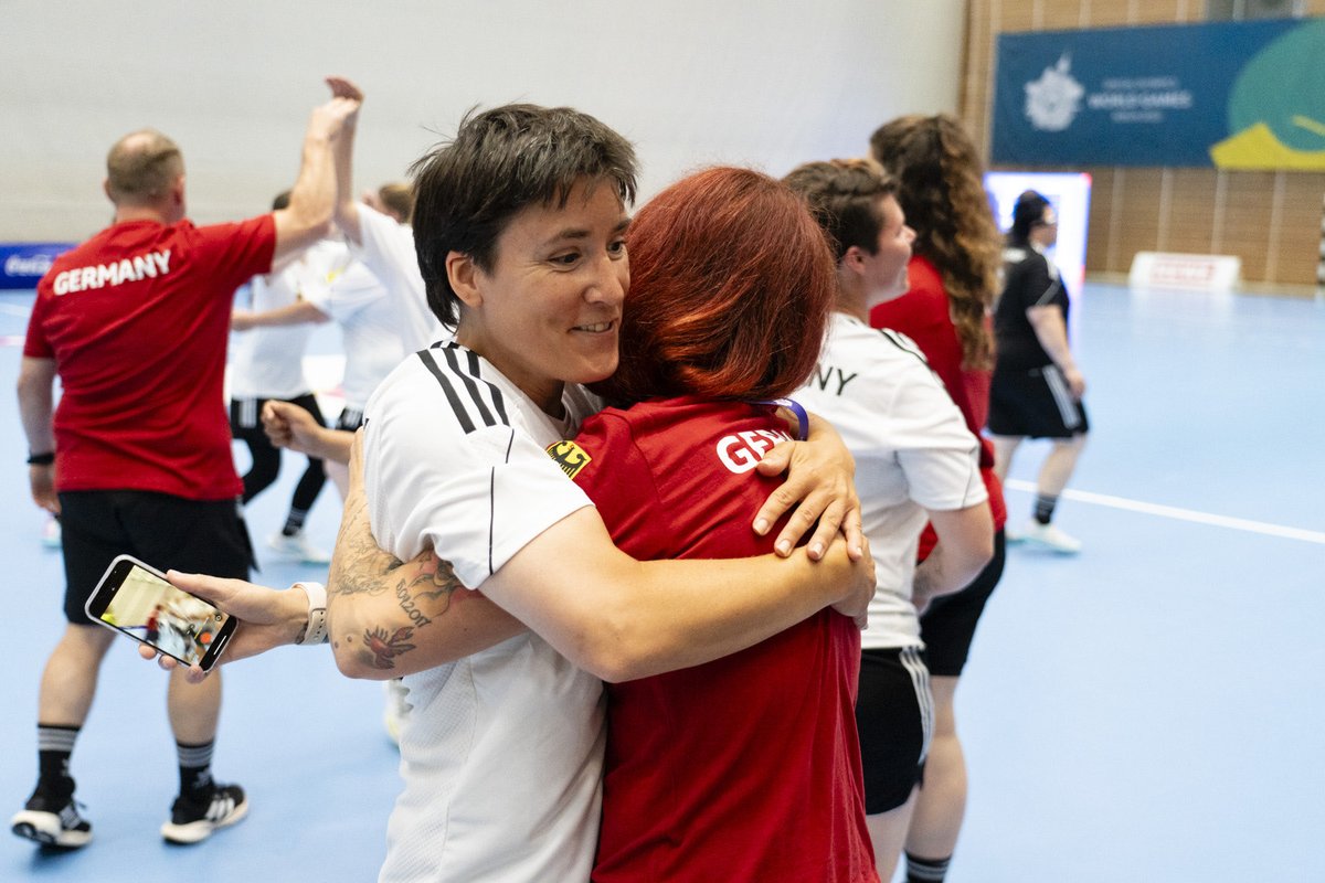 Die Handballerin vom Team Deutschland 2 sind seit Sonntag bei den ⁦@SOWG_Berlin2023⁩ im Einsatz. Und wir begleiten sie dabei, so wie wir es auch schon auf ihrer „Road to Berlin“ gemacht haben, zB in unserem Podcast „Herzschlag“, die nächste Folge erscheint am Freitag! #bgw