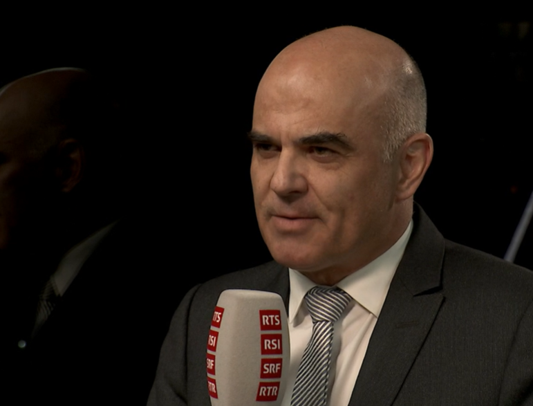 BREAKING Bundespräsident @alainberset lädt kurzfristig zu einer Medienkonferenz um 12.30 Uhr ein.