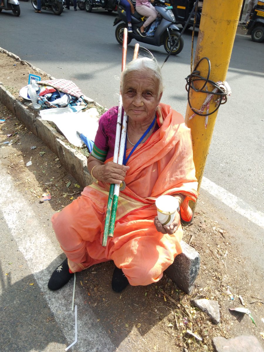 DEVESHS67071822's tweet image. 🚨 Remember Shanta Pawar , &apos;Warrior Aajji&apos; from Pune ?

She has great martial art skills and performs it on the streets of Pune 

She got famous during the lockdown and many people like Sonu Sood had helped her

#Contd #Pune
