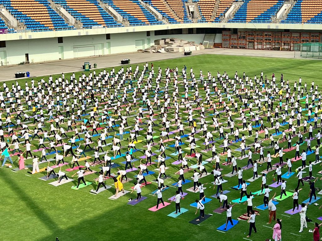 UditSheth's tweet photo. All achievements are a team effort!!
Congratulations to my team at Eka for an outstanding event this morning to celebrate the Int’l Yoga Day!!
#Transstadia #experienceeka #yoga #wellness #balance #unity https://t.co/wKvtzwdm0h