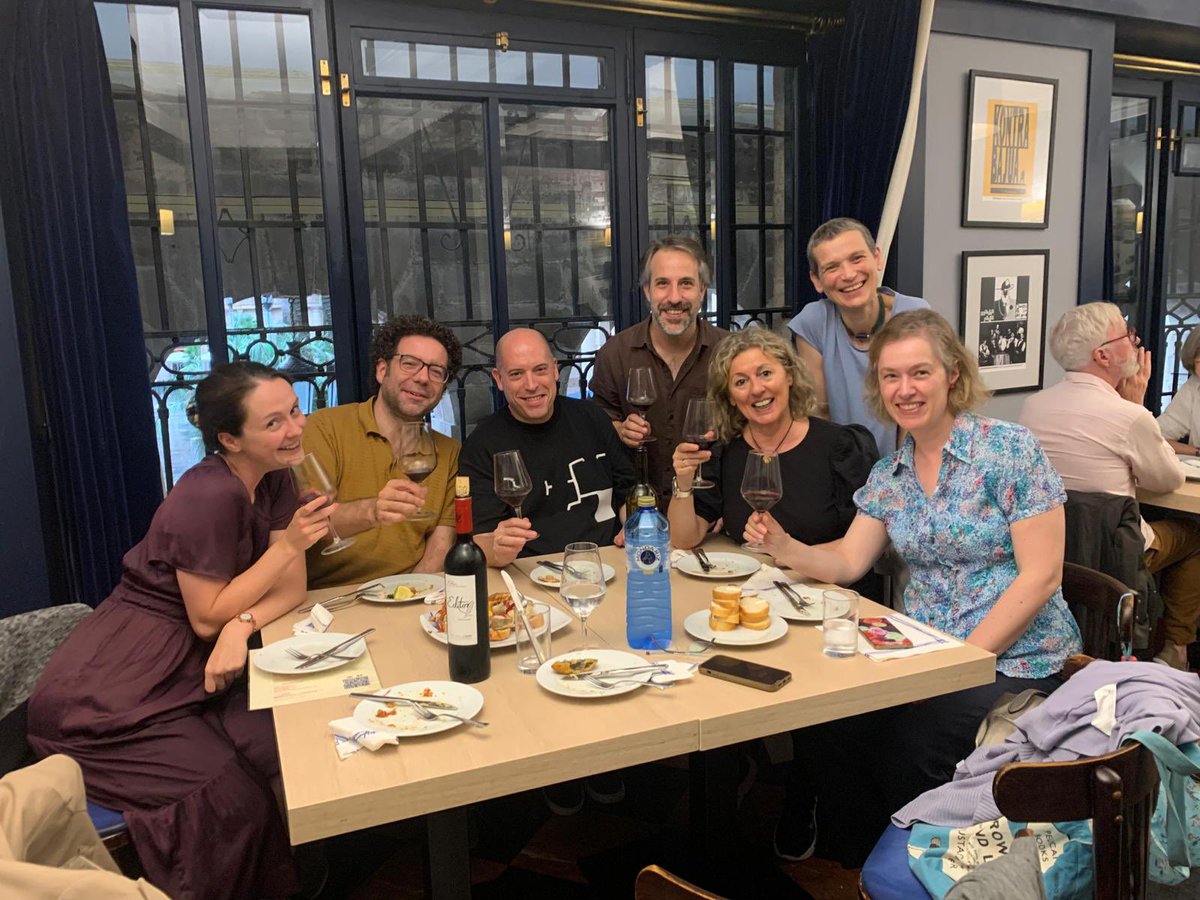 Final del encuentro sobre “Santos culturales e ideología” organizado por Jon Kortazar y el equipo #LAIDA de la UPV. 
Un lujo haber coincidido con un magnífico grupo de investigadorxs del proyecto ESCORE, de LAIDA, y en el equipo híbrido, entre este y #CALIBRAM 
Eskerrik asko!